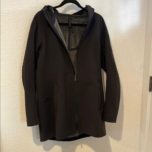 Women’s Lululemon lined rain jacket Size 12